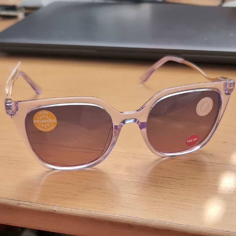 NWT Peepers Venue Universal Polarized Sunglasses Purple